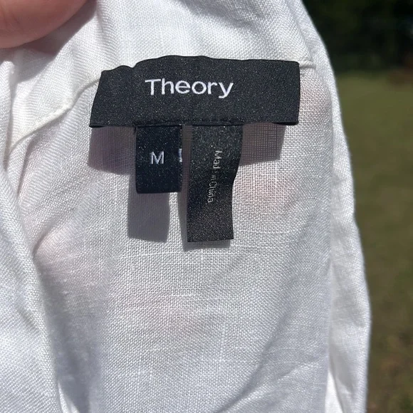 Theory women’s 100% linen white button up blouse. Size medium. - Picture 5 of 6